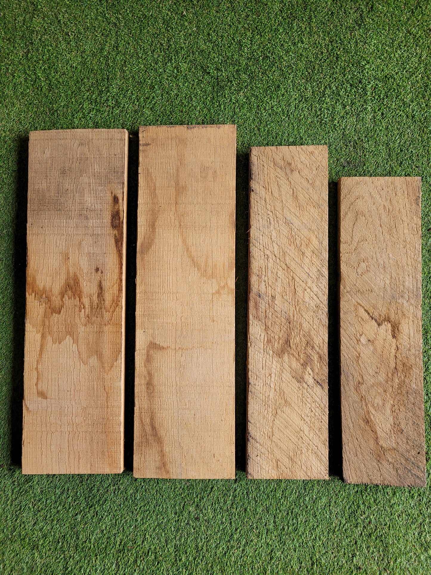 Oak Boards Pack of 4 Kiln Dried Prime 25-30mm Thick (2622)
