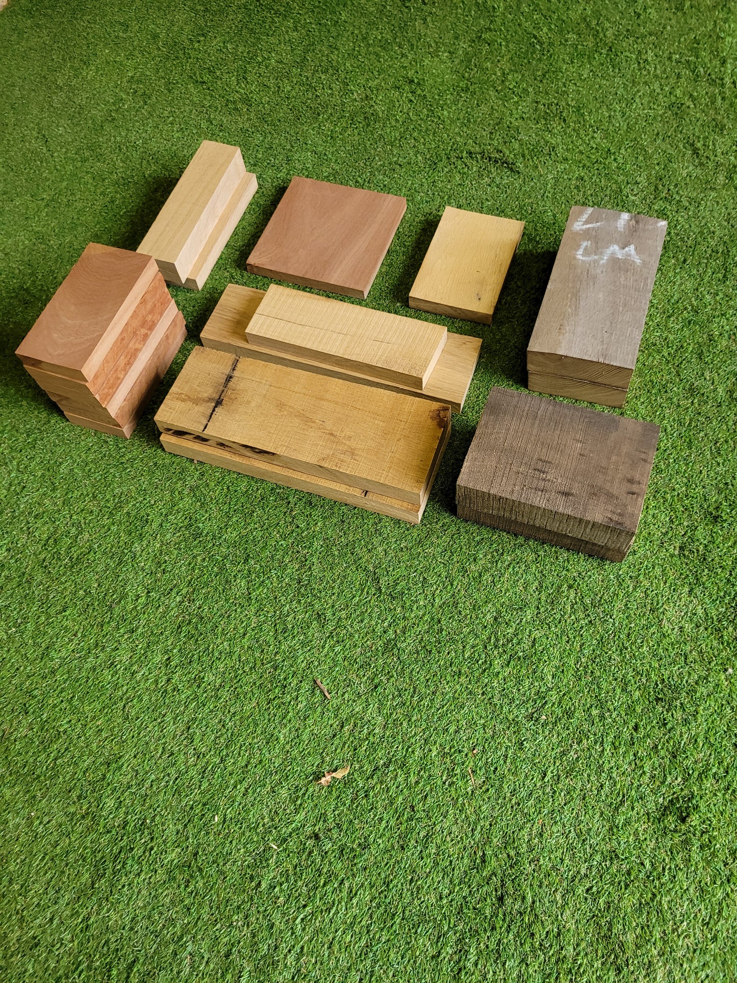 Mixed Hardwood Offcuts Hobby Pack 19 Pieces Oak Walnut Sapele (0020)