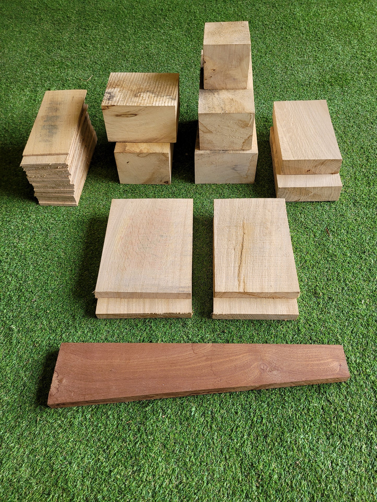 Hardwood Mixed Hobby Pack 30 Pieces Oak Sapele Horse Chestnut (0040)