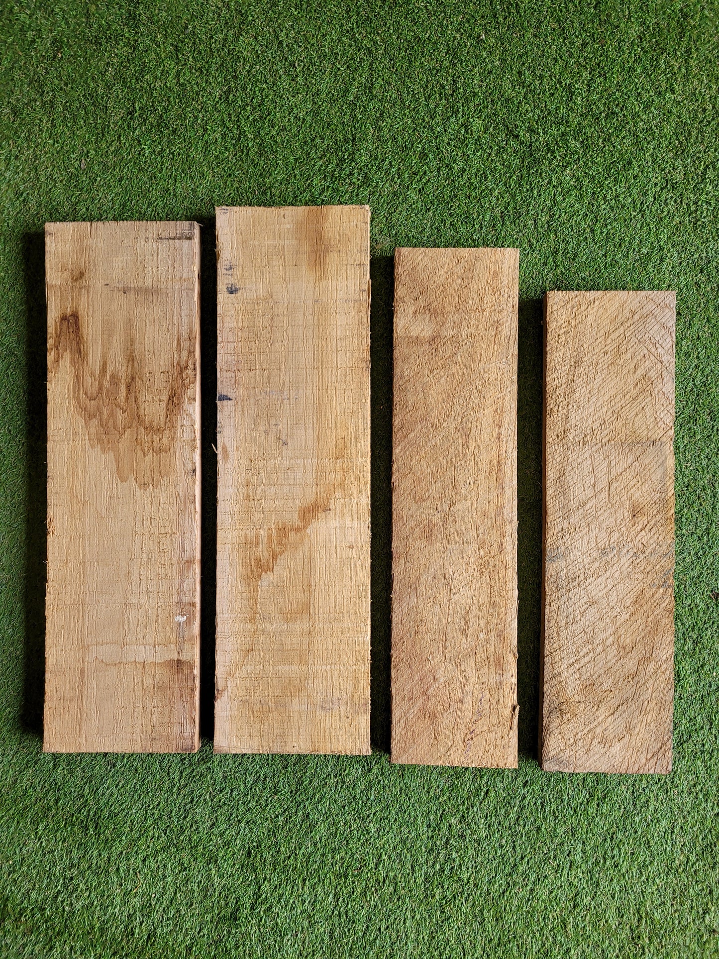 Oak Boards Pack of 4 Kiln Dried Prime 25-30mm Thick (2622)